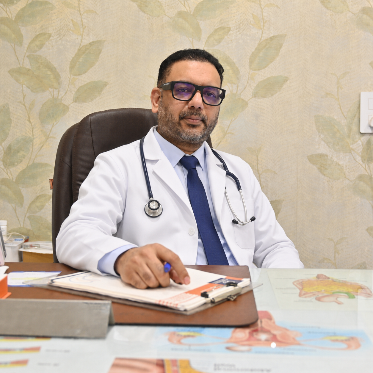 Dr. Raman Garg - Senior Surgeon